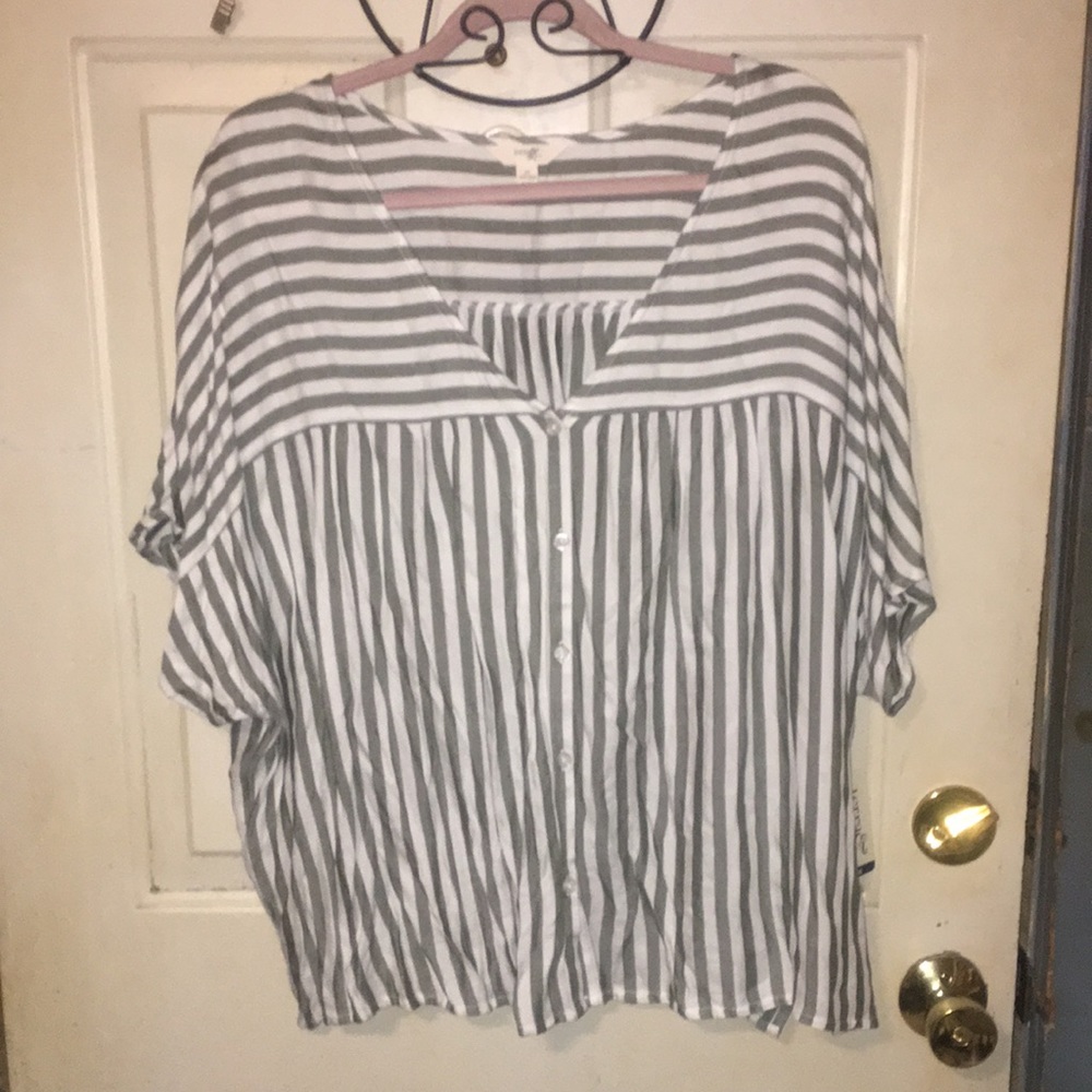 TERRA & SKY V NECK BUTTON FRONT BOHO SHIRT SIZE 1X STRIPED.